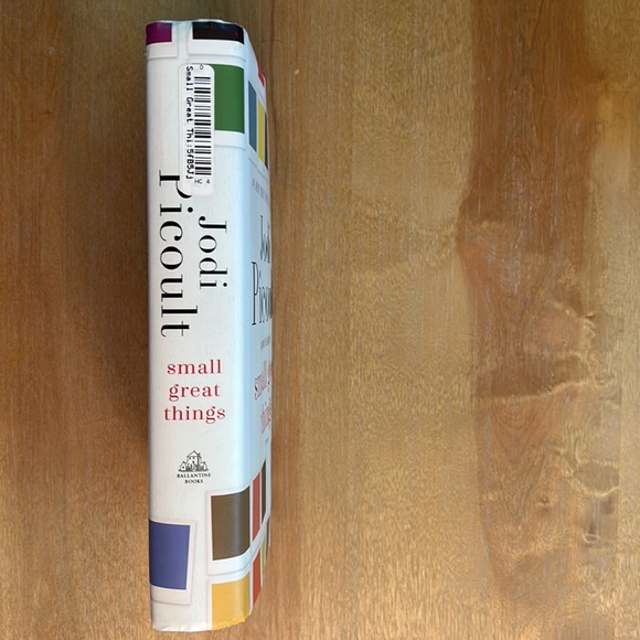 Small Great Things by Jodi Picoult hard cover, good used condition - Picture 3 of 6